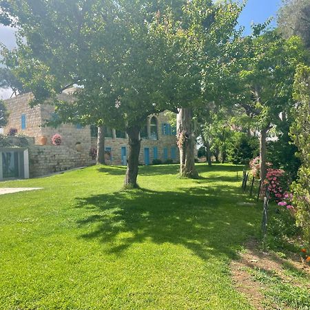 Hotel Al Bustan Beit Mery Esterno foto