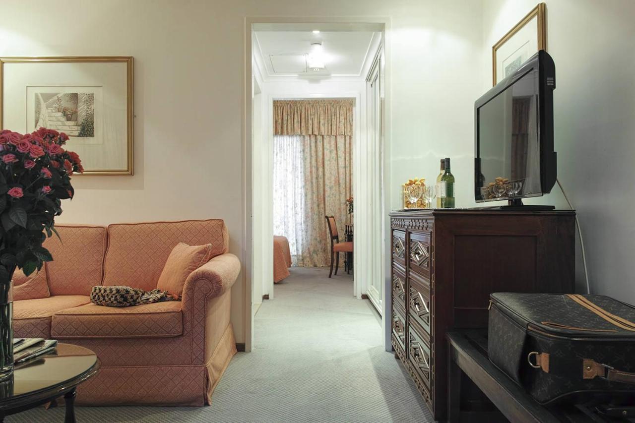 Hotel Al Bustan Beit Mery Esterno foto