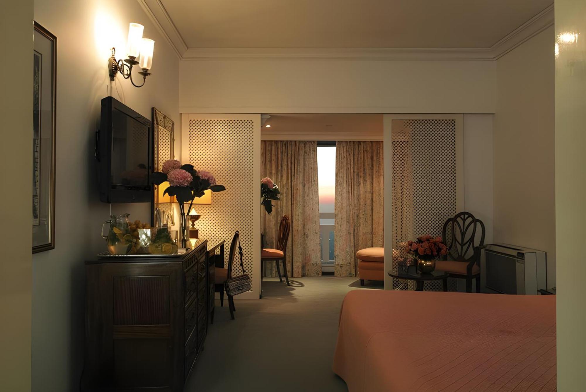 Hotel Al Bustan Beit Mery Esterno foto