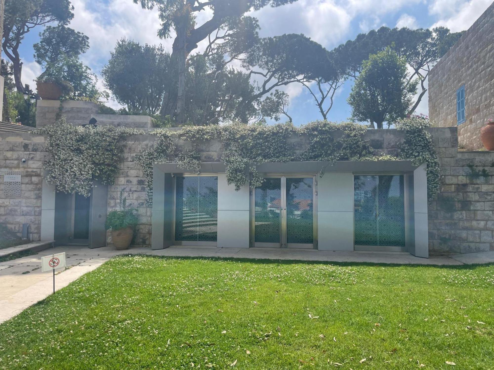 Hotel Al Bustan Beit Mery Esterno foto