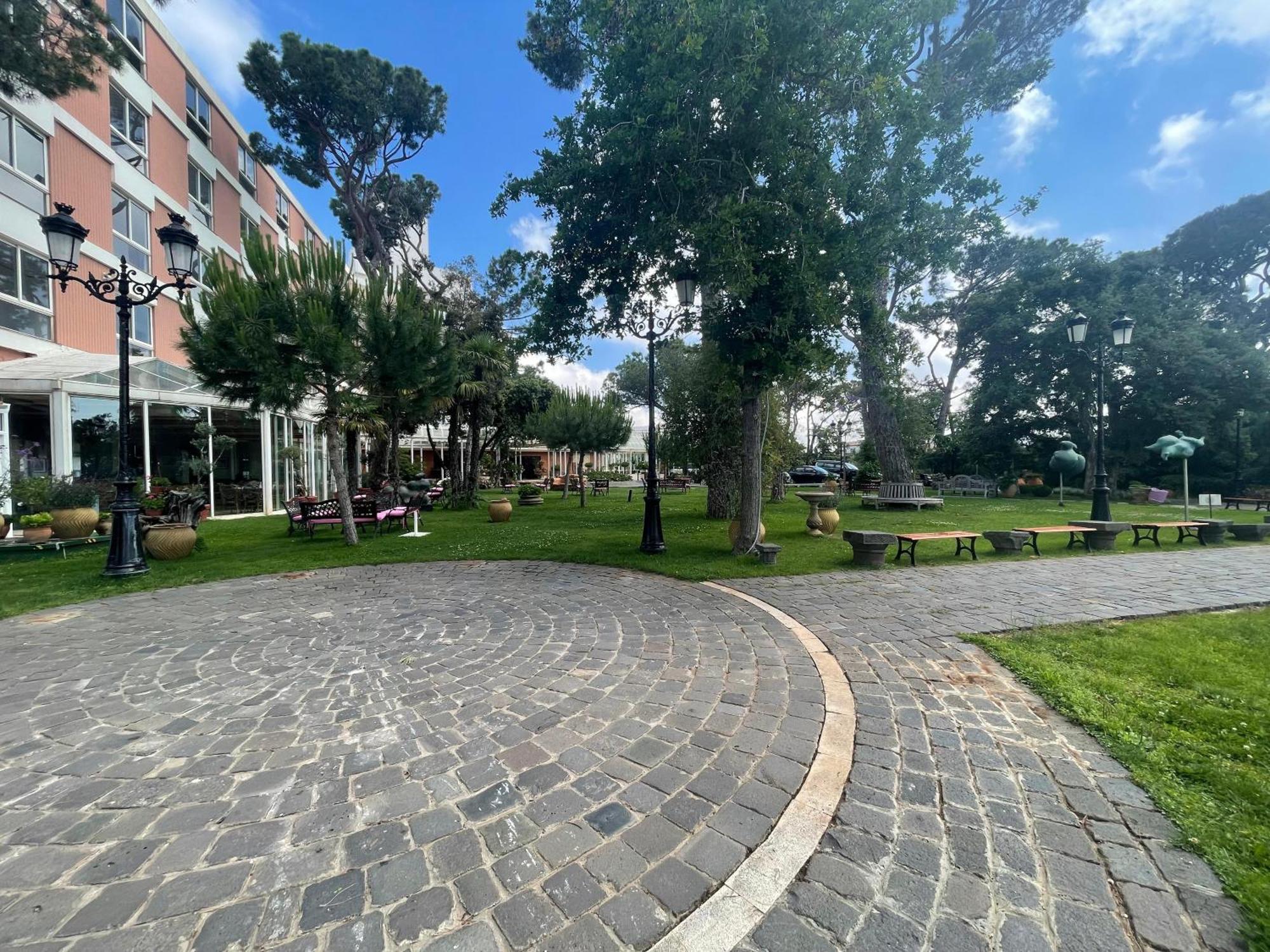 Hotel Al Bustan Beit Mery Esterno foto