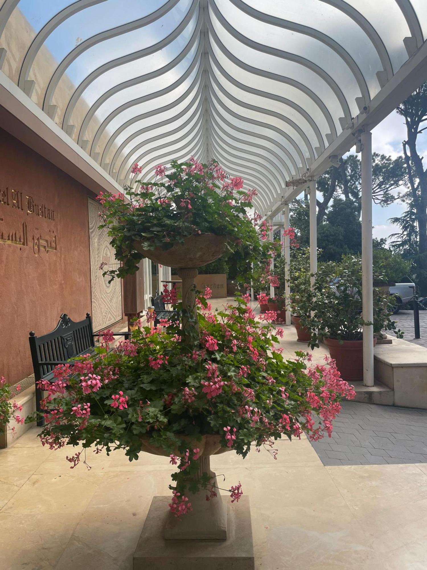Hotel Al Bustan Beit Mery Esterno foto