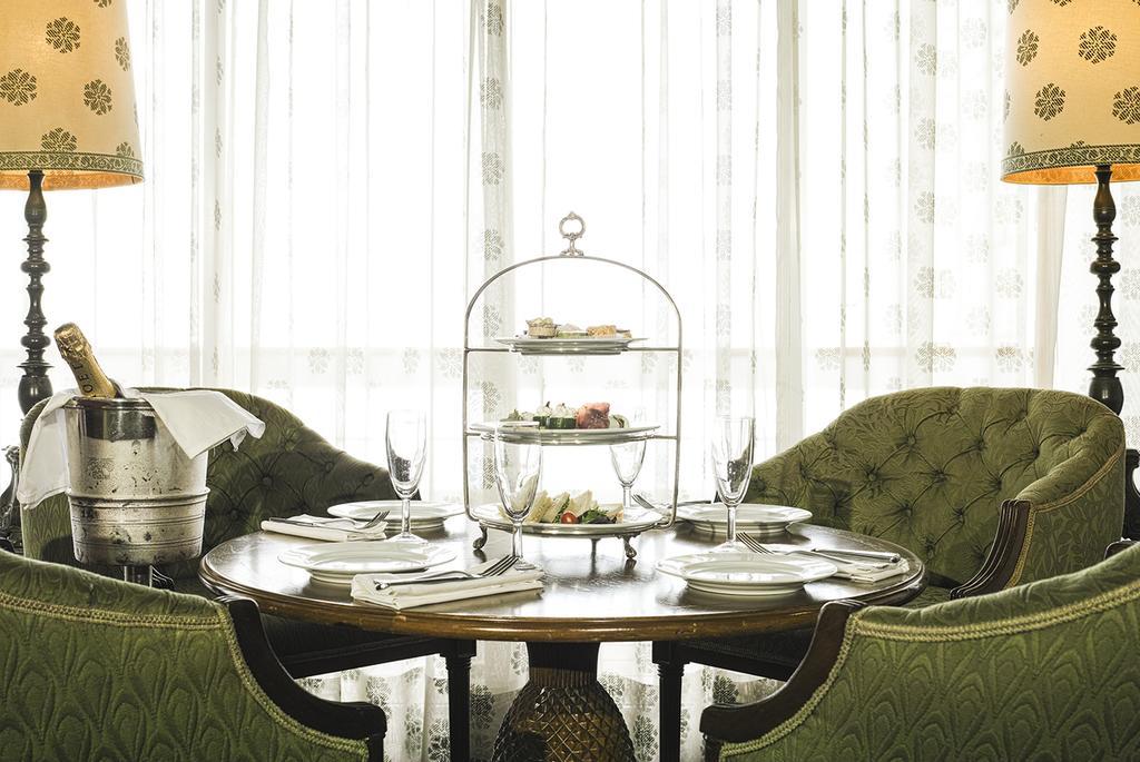 Hotel Al Bustan Beit Mery Esterno foto