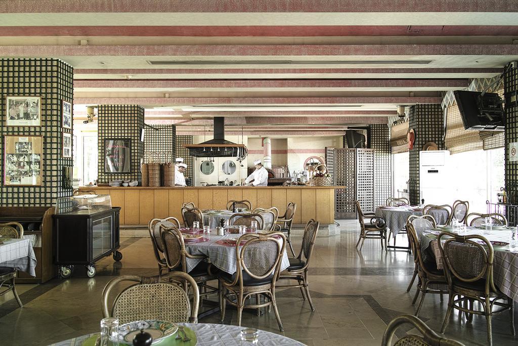 Hotel Al Bustan Beit Mery Esterno foto