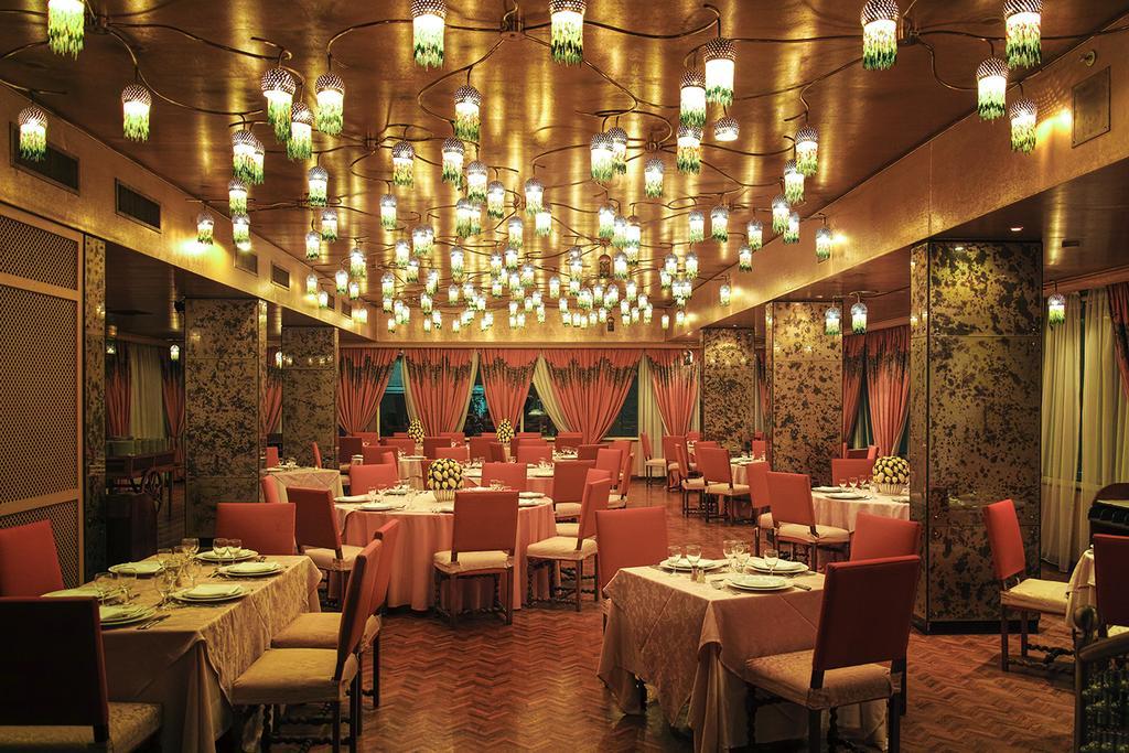 Hotel Al Bustan Beit Mery Esterno foto