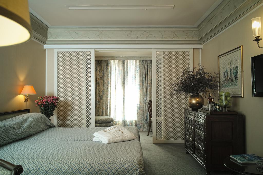 Hotel Al Bustan Beit Mery Esterno foto