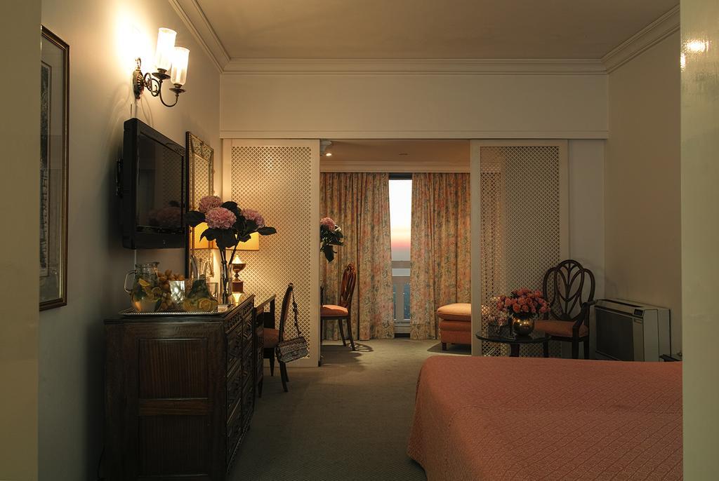 Hotel Al Bustan Beit Mery Esterno foto