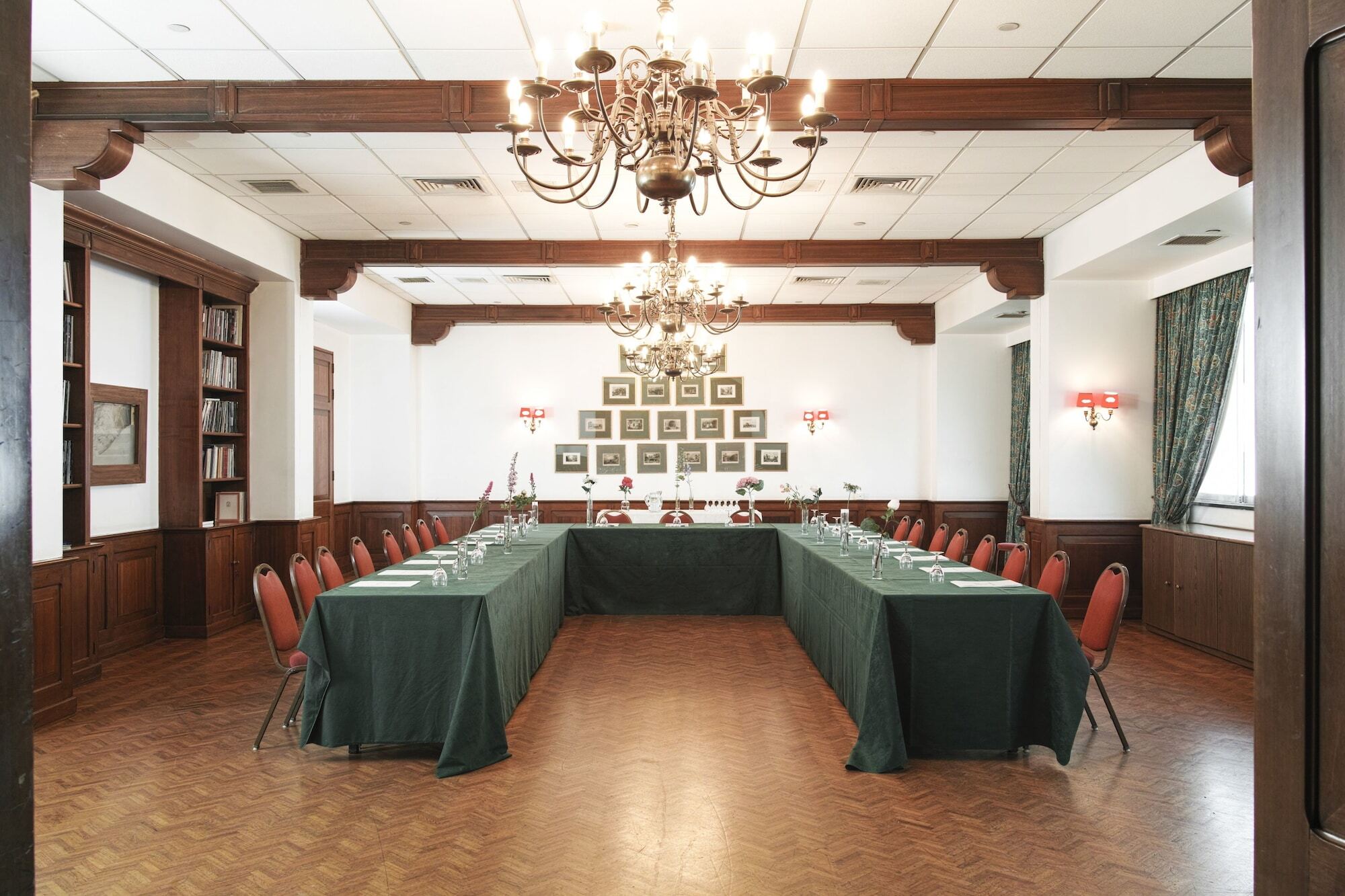 Hotel Al Bustan Beit Mery Esterno foto