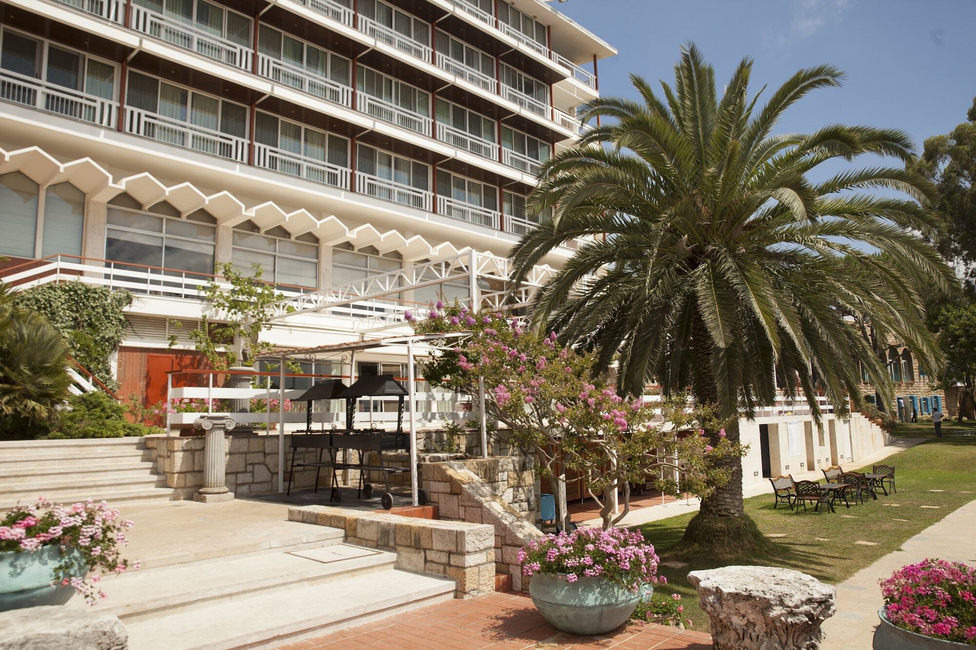 Hotel Al Bustan Beit Mery Esterno foto