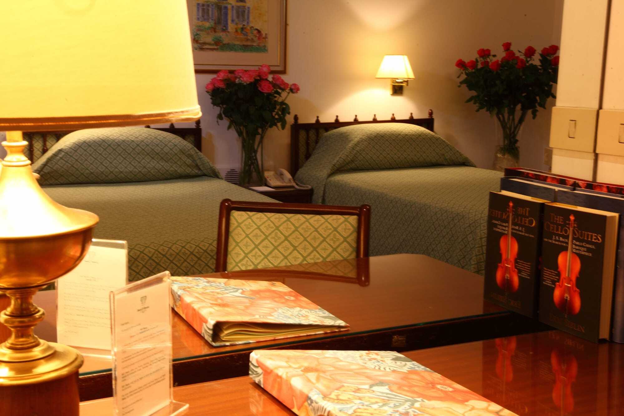 Hotel Al Bustan Beit Mery Esterno foto
